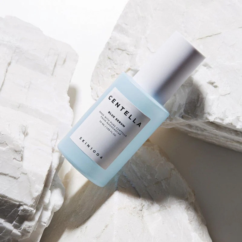 Centella asiatica Hyaluronic acid Essence Water melembapkan, memperbaiki keadaan kulit dan menegangkan kulit 30ml